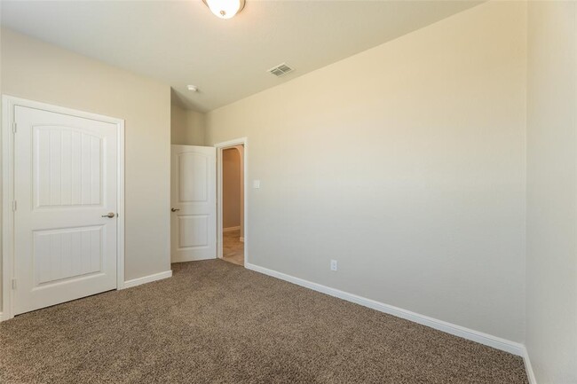Building Photo - 1000 Meadow Scape Dr