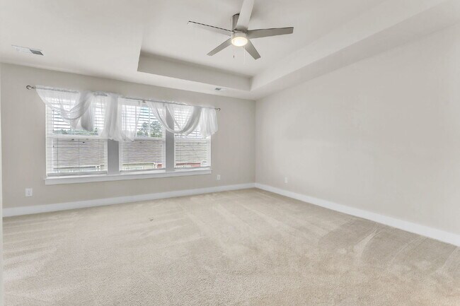 Building Photo - Beautiful 3 BR, 2.5 BA Townhome in highly ...