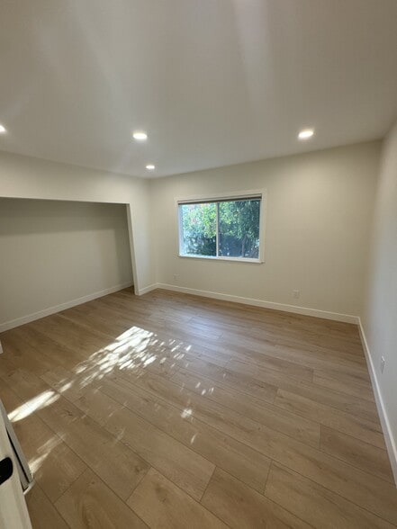 Building Photo - 1034 Calle Las Trancas