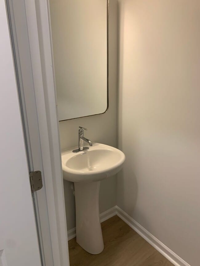 Building Photo - Modern Living in Windsor Hill