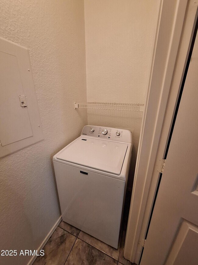 Building Photo - 5401 E Van Buren St