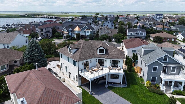 Building Photo - 31 Seaside Ct