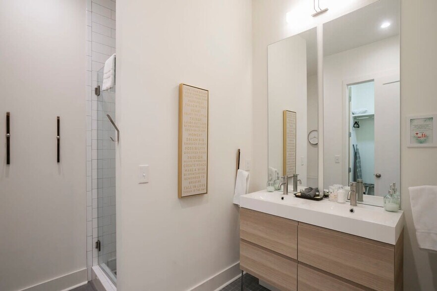 Building Photo - 119 E Fowlkes St