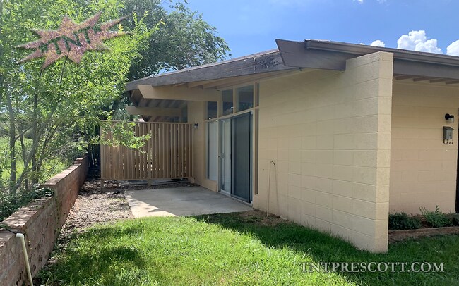 Building Photo - 336 Country Club Cir
