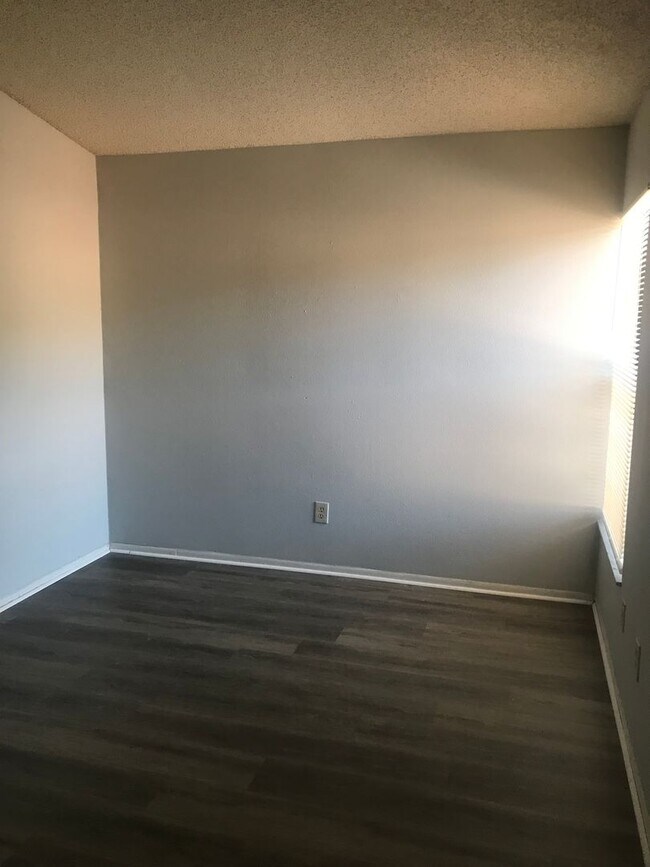 Building Photo - 7814SBC(100)