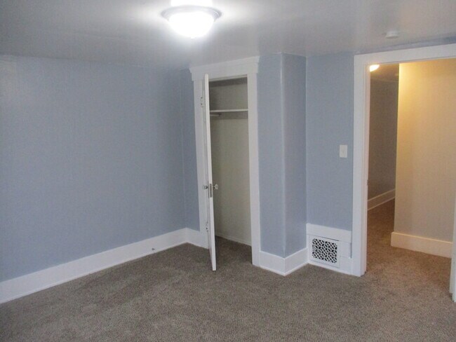 Building Photo - COMING SOON!  Updated 4 Bed 1.5 Bath Middl...