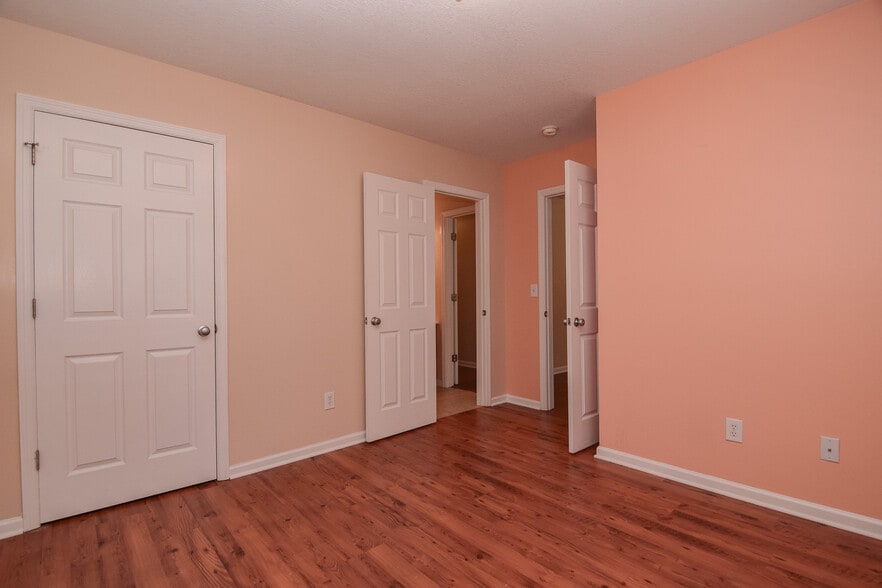 Building Photo - 7898 Montview Rd