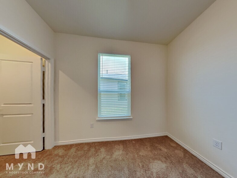 Building Photo - 13218 Clubhouse Blvd