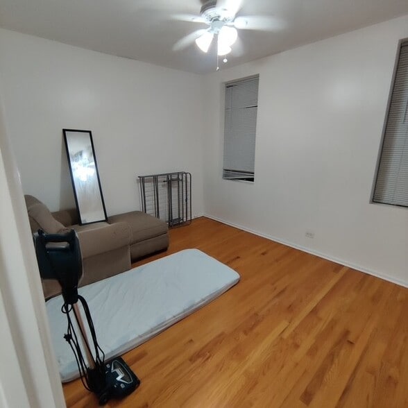 Building Photo - 619 S Loomis St