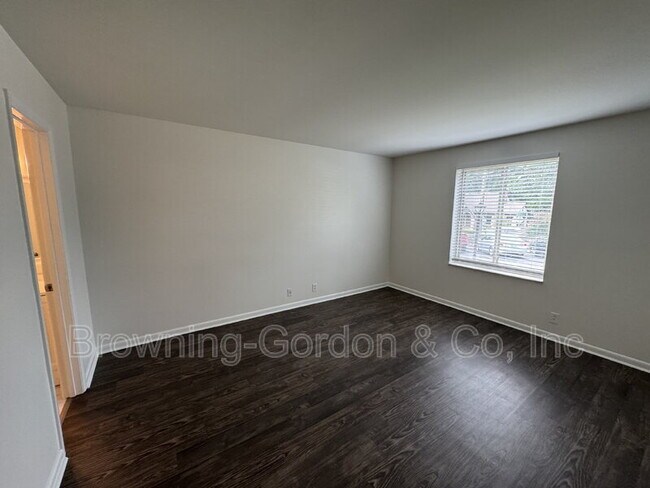 Building Photo - 2601 Hillsboro Pike