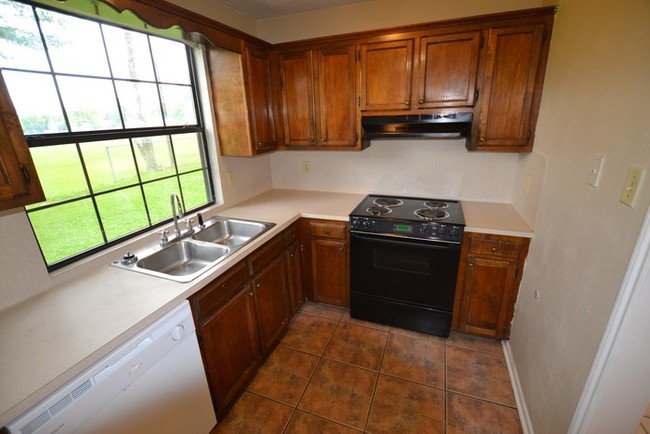 Building Photo - 1110 Willow Creek Dr