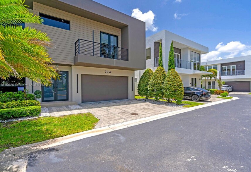 Building Photo - 7534 NW 98th Ave