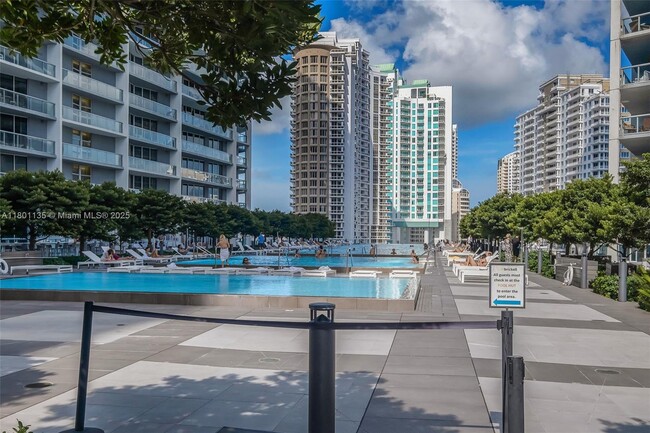 Building Photo - 495 Brickell Ave