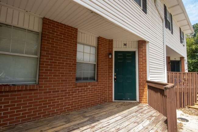 Building Photo - 3 Bed 2 bath Townhome