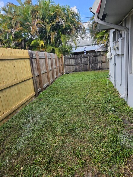 Building Photo - 6231 SW 37th Ct