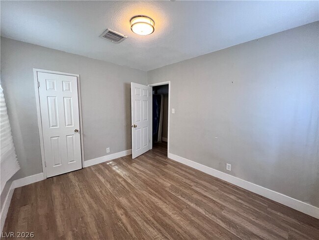 Building Photo - 2410 Poplar Ave