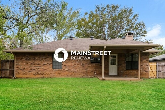 Building Photo - 3 Bedroom Pet-Friendly Home in Crowley, TX with Main Street Renewal