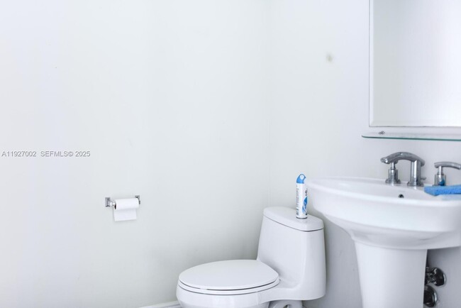 Building Photo - 1945 S Ocean Dr