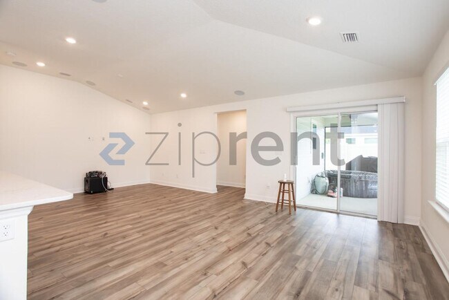 Building Photo - Unit