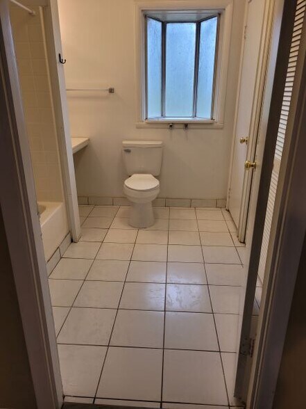 Building Photo - 2215 Kevin Ct