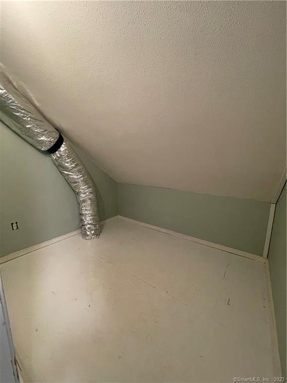 Building Photo - 10 Evergreen Pl