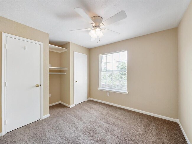 Building Photo - 24023 Strong Pine Dr