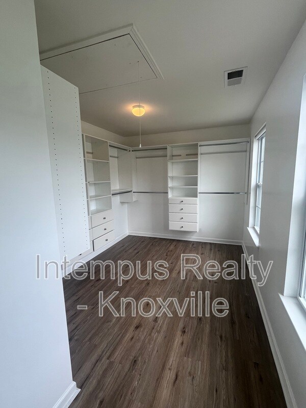 Building Photo - 5469 Calvert Ln