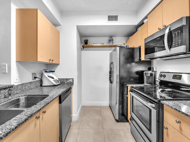 Building Photo - 2478 Centergate Dr