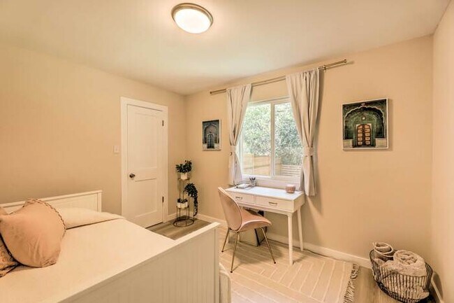 Building Photo - 6204 Wagon Bend