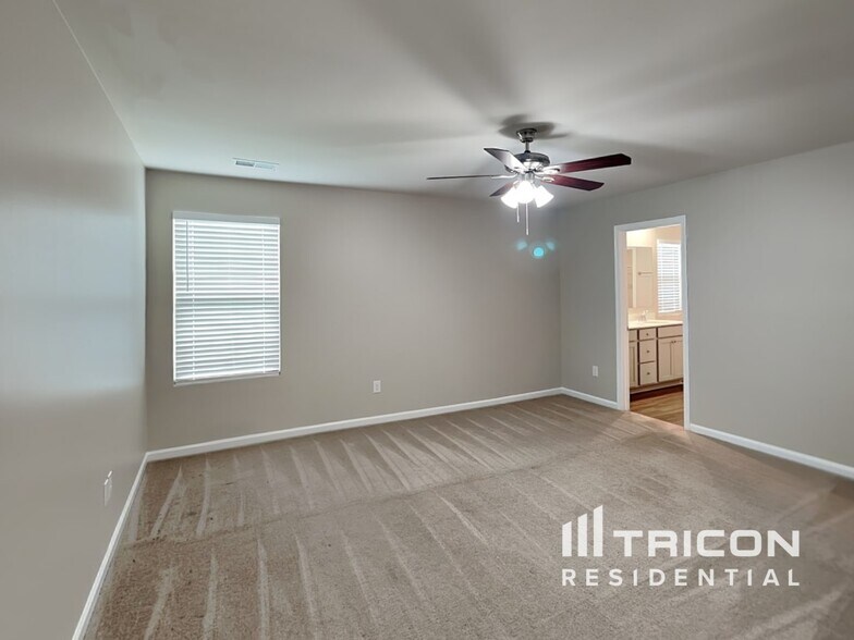 Building Photo - 1361 Woodhouse Dr