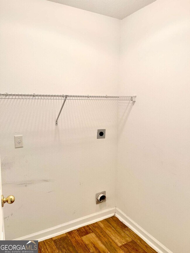 Building Photo - 409 Lawnwood Ct