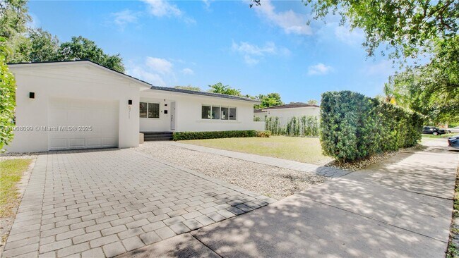 Primary Photo - 5711 Marius St