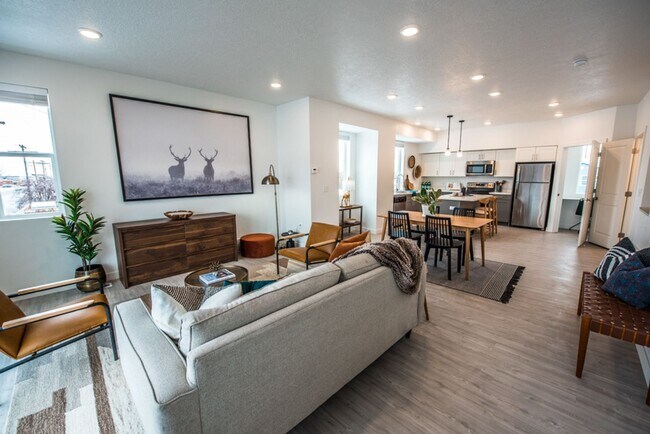 Building Photo - Summer Special! 4 Weeks Rent Free + $0 Down Deposit OAC | 3 Bed • 2.5 Bath Townhome in South Ogden
