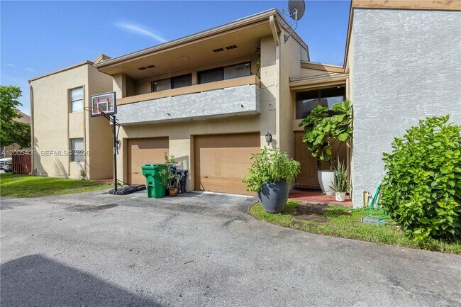 Building Photo - 8390 N Missionwood Cir