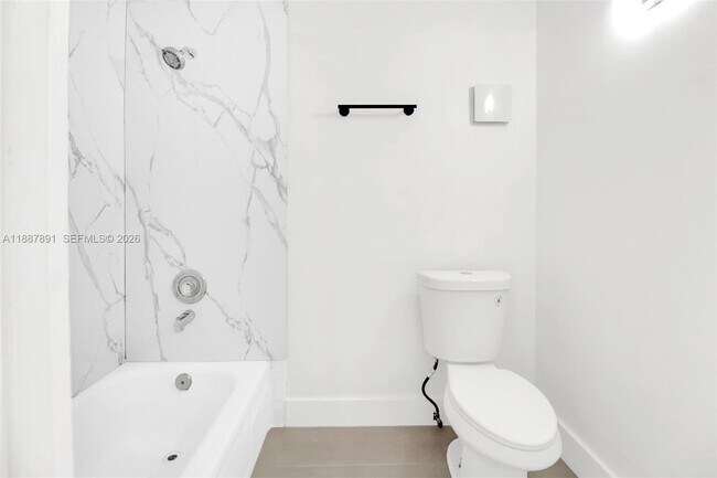 Building Photo - 14850 Naranja Lakes Blvd