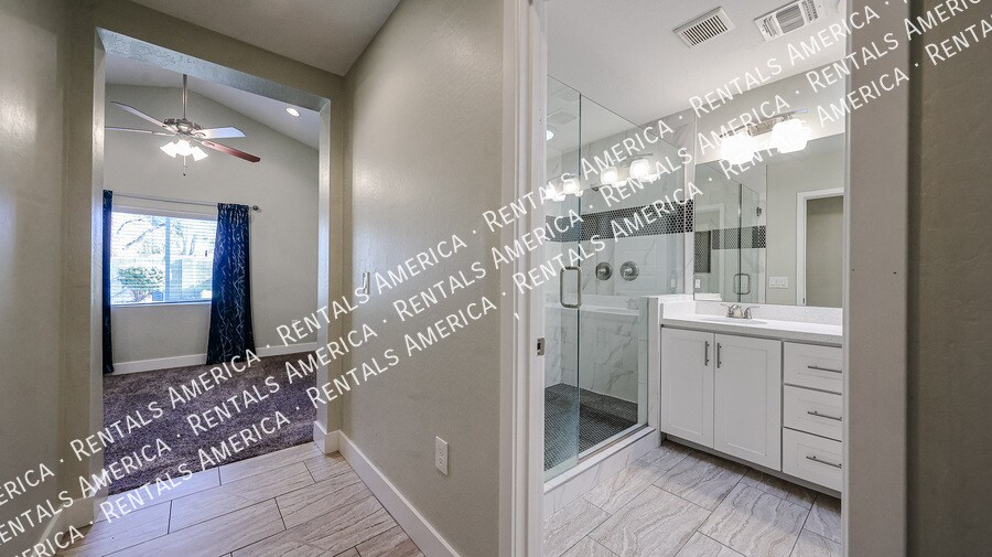 Building Photo - 3113 N 28th St