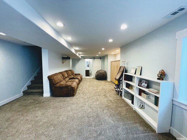 Building Photo - 616 W 4050 N