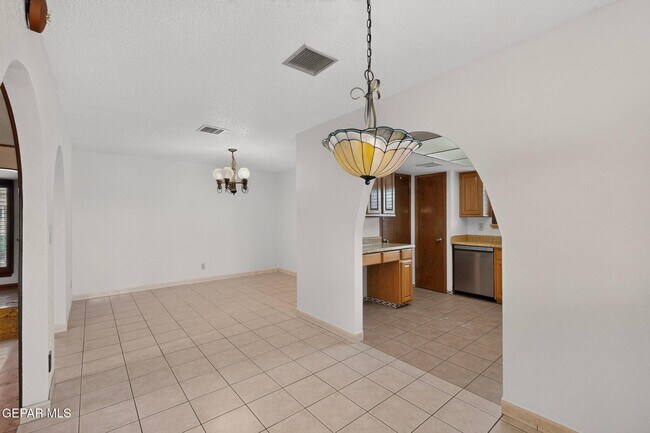 Building Photo - 4536 R L Shoemaker Dr