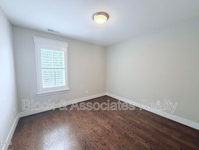 Building Photo - 1023 Brighton Rd