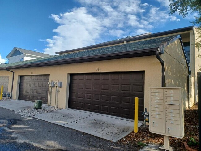 Building Photo - 839 7th Ave N