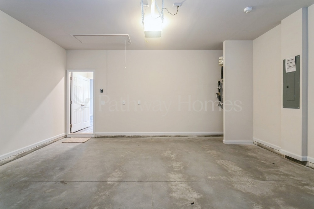 Building Photo - 630 Mackenzie Cv