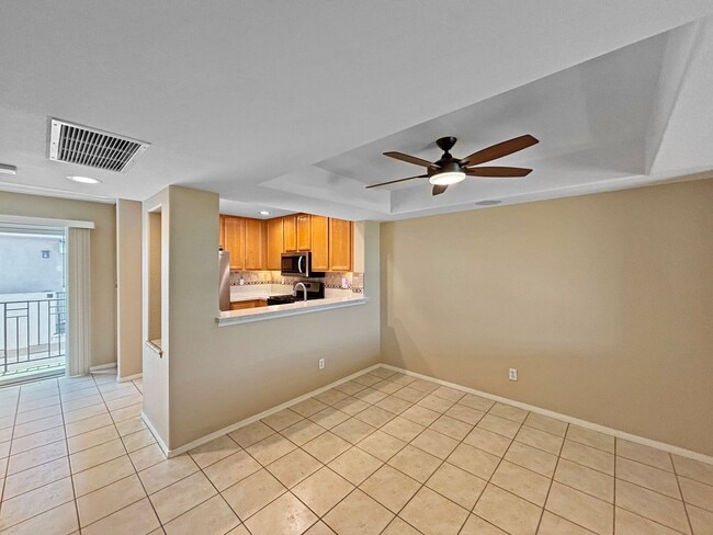 Building Photo - Charming 2BD/2.5BA Townhouse in Bankers Hi...