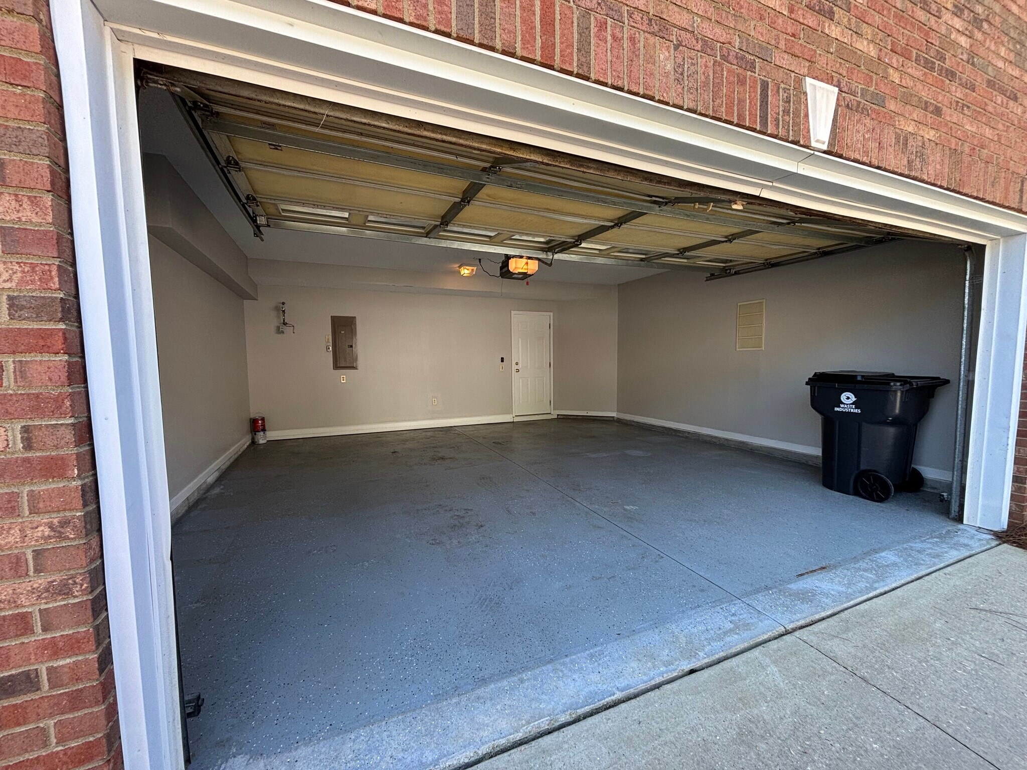 Building Photo - 808 Woodsford Dr