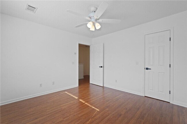 Building Photo - Spacious 3-Bedroom Townhouse in Prime Savannah Location, Move-in Special: FREE RENT for December!!