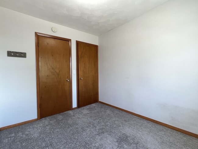 Building Photo - 3745 Hillcrest Rd