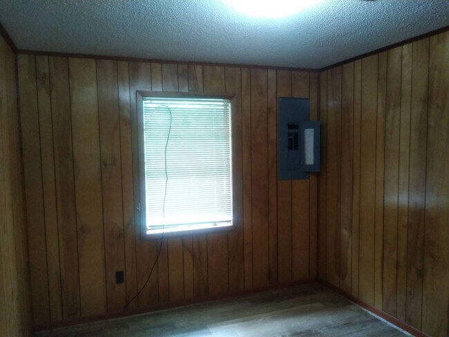 Building Photo - 1261 Mitchell Harper Rd