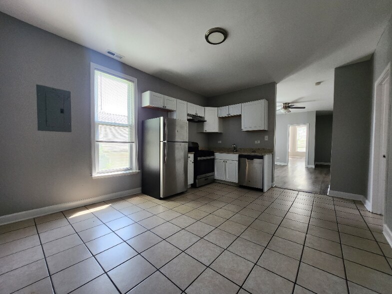 Building Photo - 7308 S Kenwood Ave