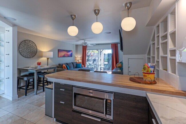 Building Photo - 2400 N 71st St