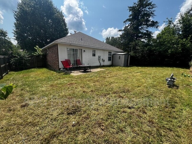 Building Photo - 1001 S Eastview Dr