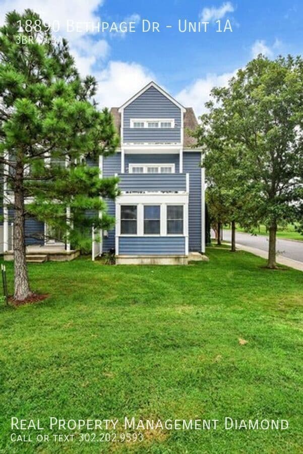 Building Photo - 18890 Bethpage Dr